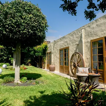 La Casita. Tías